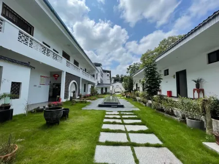 Lu Mountain Orchid Homestay Отели в г. Венюань