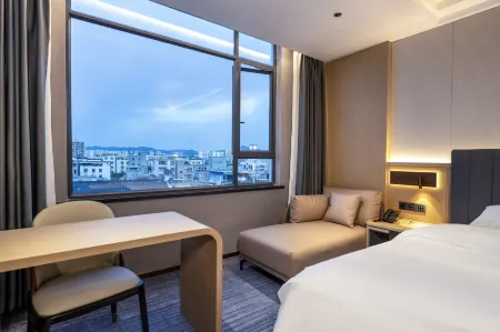 Riverside Golden Hotel Отели рядом с достопримечательностью «Wutong Mountain Park»