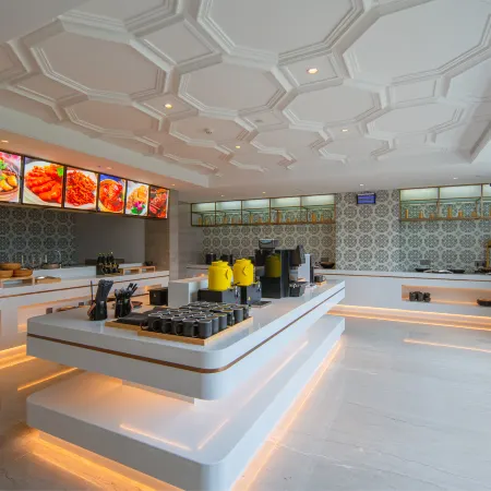 Vienna International Hotel ( Wenzhou South Railway Station & Olympic Sports Center Flagship Store)