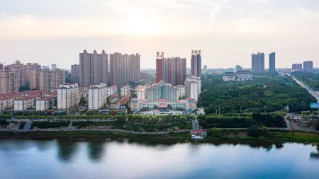 Dongzheng Lanwan International Hotel Отели в г. Танхэ