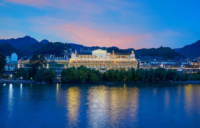 Jiulong Yipin Hotel (Zhenyuan Ancient City New Bridge)