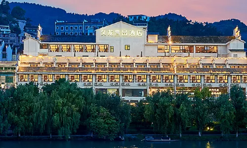 Jiulong Yipin Hotel (Zhenyuan Ancient City New Bridge)