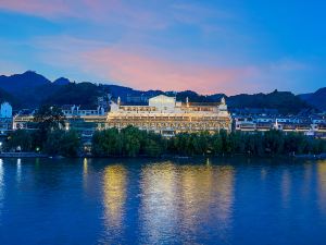 Jiulong Yipin Hotel (Zhenyuan Ancient City New Bridge)