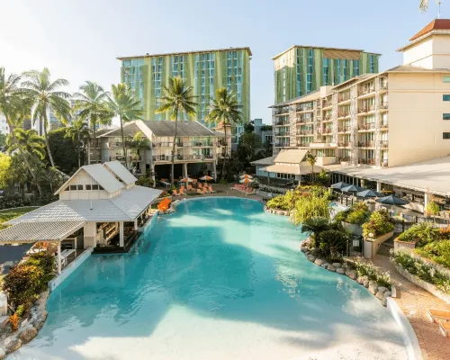 نوفوتيل كيرنز أواسيز ريزورت Hotels near منتزه كيرنز