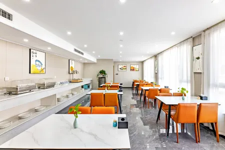 IU Hotel (Baodingxiong County) Отели рядом с достопримечательностью «Baiyangdian Lake»