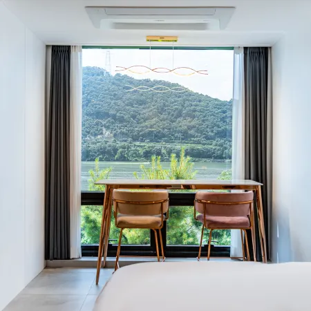 Yangpyeong the Amber Hotel Отели рядом с достопримечательностью «Храм Суджонса»