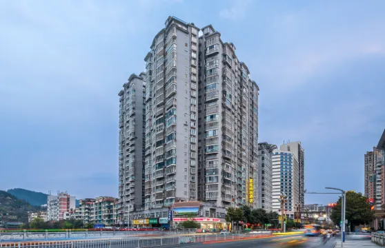 西苑錦潤酒店（都勻萬達廣場民族師範學院店）