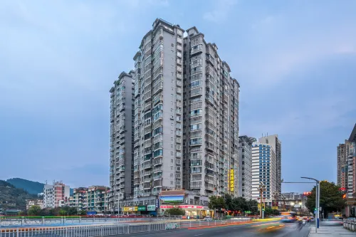 Xiyuan Jinrun Hotel (Duyun Wanda Plaza Nationality Normal University)