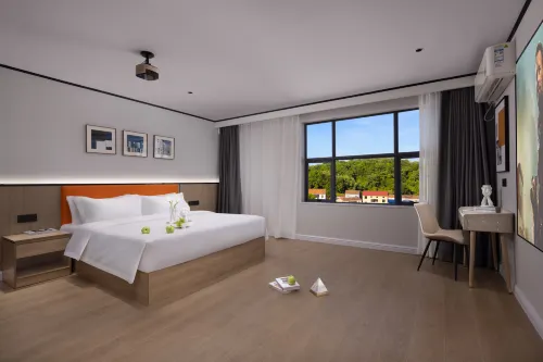 Jijing Yipin Hotel (Yueyang High-speed Railway Station) - Mountain View