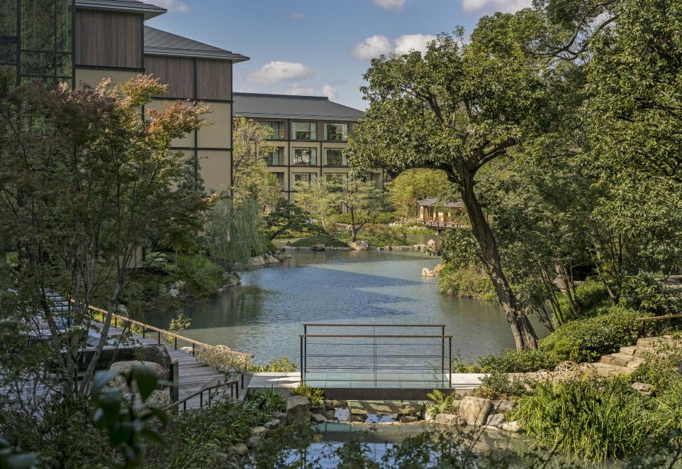 포시즌스 호텔 교토의 실내 수영장 사진