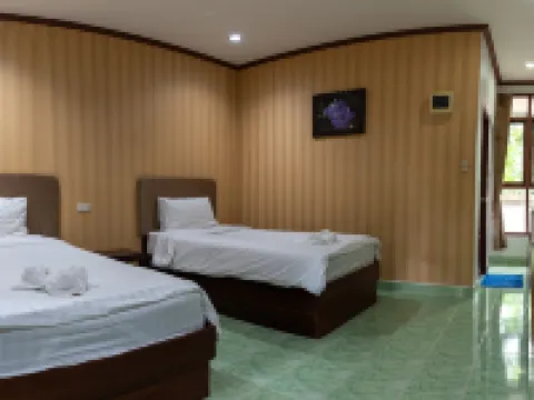 Big Tree Resort Hotels near Kamphaeng Phet City Pillar Shrine