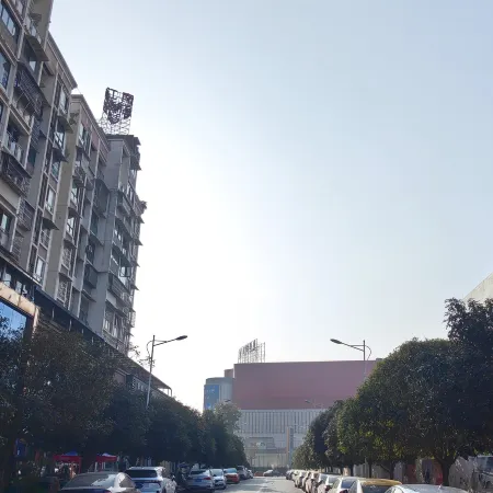 Nanchong Jiangnan Hotel (Wangfujing Shopping Center) Отели в г. Наньчун
