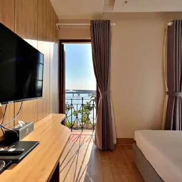 HANZ Lagoon Sunset Boutique Hotel