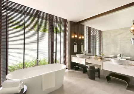 Villa Le Corail, A Gran Melia Hotel Отели рядом с достопримечательностью «Lucky Foot Spa Nha Trang»