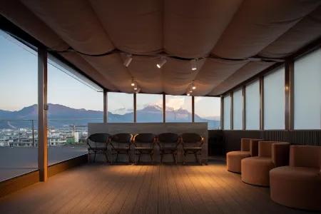 Da'anman Snow Mountain Panoramic Smart Hotel Отели рядом с достопримечательностью «Nine-Tripod Dragon Pond»