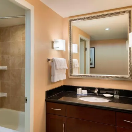 Residence Inn by Marriott Toronto Downtown / Entertainment District Отели рядом с достопримечательностью «Арена «Скоушабэнк»»