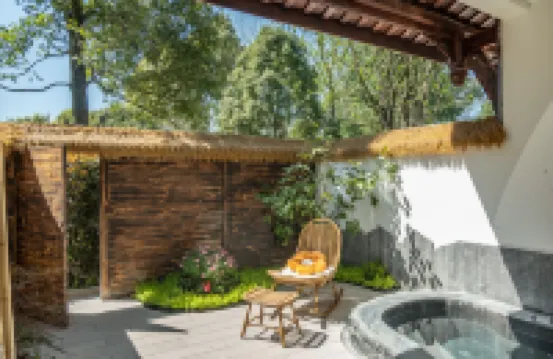 Zhuyin Qingcheng Hot Spring Resort Hotels near Qijiang River