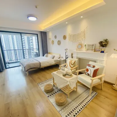 Shiyun Xiaozhan Apartment (Jiangmen Station Xinhui Darongcheng)