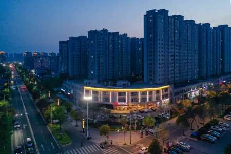 Borrman Hotel (Binhai Qichezhan Yigao Guangchang)