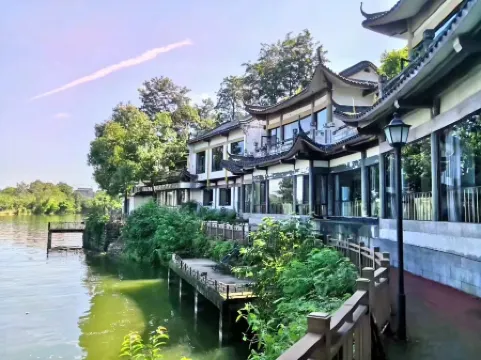 Huadao Holiday Hotel Отели рядом с достопримечательностью «Sancha Lake Scenic Area»