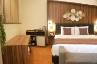 Oak Tree Urban Hotel Jakarta - Balkoner