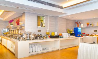 Nanning Jinshuiwan International Hotel ( Nanhu Park Macun Subway Station)