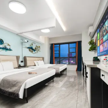 Baiyue Movie-viewing Light Luxury Boutique Stay (Jinhui Plaza Fat Donglai)