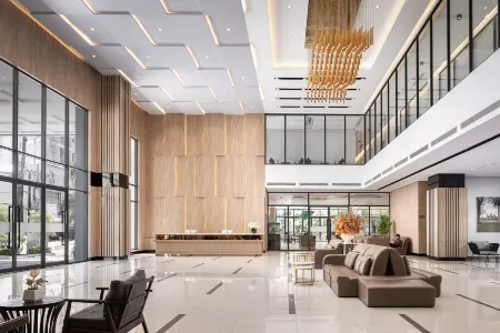 RIVA Hotel SHV Отели рядом с достопримечательностью «Порт Сихануквилл»