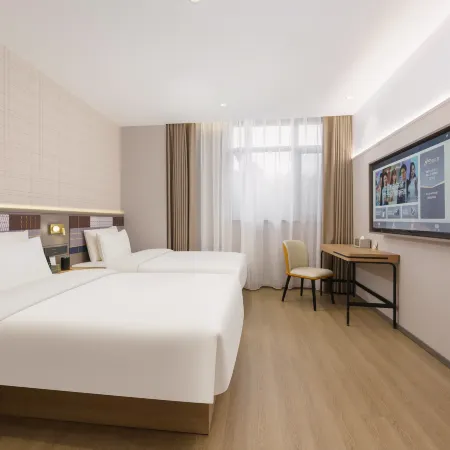 Homeinn Plus Hotel (Dalian North Station) Отели рядом с достопримечательностью «Железнодорожный вокзал Далянь-Северный»
