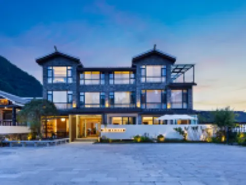 Avatar Hilltop Resort Hotels near Bailong Elevator