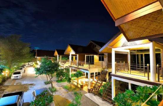 Avila Resort Pattaya Отели рядом с достопримечательностью «Плавучий рынок в Паттайе»