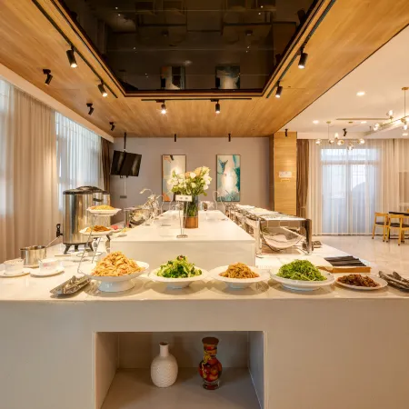 H Hotel