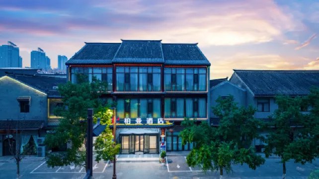 Borrman Hotel (Huai'an Hexia Ancient Town Wu Chengen Former Residence) - parking