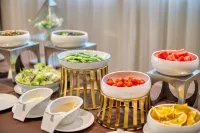 Kelly · N&M Hotel (Guilin North High-speed Railway Station) - breakfast