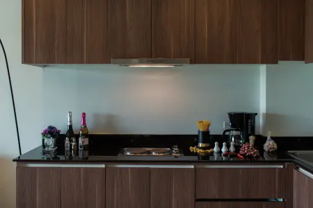 Golden Manora Hotel Bangtao Beach Отели рядом с достопримечательностью «Wat Choeng Thale»