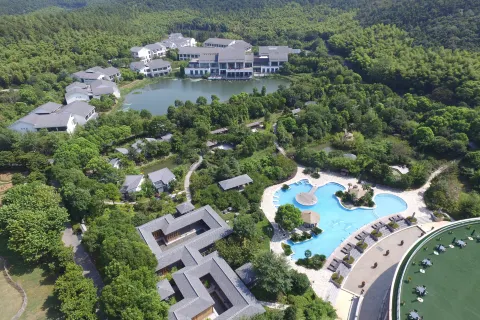 Huanxiu Resort & Spa Hotel