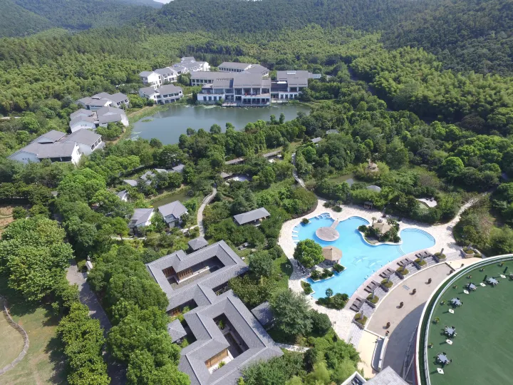 Huanxiu Resort & Spa Hotel