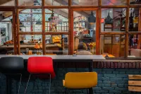 KUN MING UPLAND INTERNATIONAL YOUTH  HOSTEL - bars