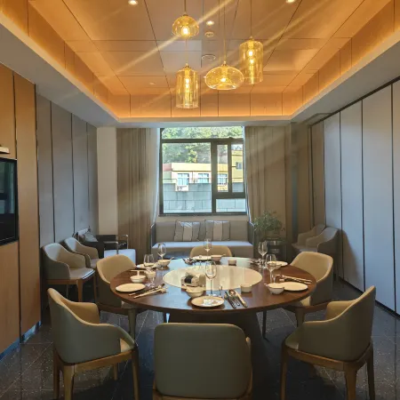 Danfeng Dongfeng Winery Hotel