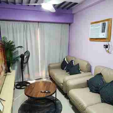 Near Manila Airport, 2 Bedroom Condo + Living + Kitchen + Pool + WiFi Rooms