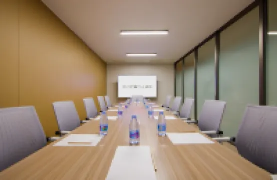 H CRYSTAL 4/2000  Hotel