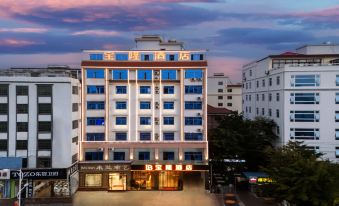 Baolong Business Hotel (Oriental High-speed Railway Station)