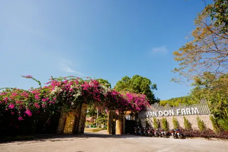 Bai Tu Long Mountain Resort Отели в г. Mong Duong