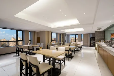 City Comfort Inn Hotel (Jingzhou Ancient City Wanda Plaza) Отели рядом с достопримечательностью «Former Residence of Zhang Juzheng»