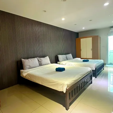 At Ease Hotel Suvarnabhumi Отели рядом с достопримечательностью «Big C Банг Пли»