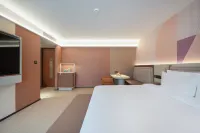 Orange Hotel (Kaifeng Millennium City Park Yingbin Gate)
