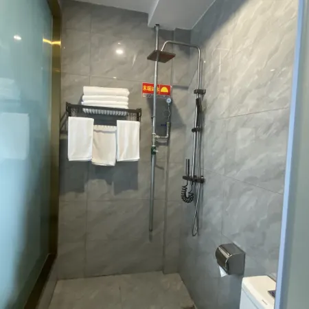 Linxia Weiai Theme Hotel