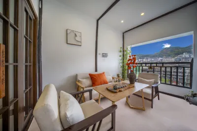 Longqi, Phoenix, waterfront, high end B & B Hotels in Fenghuangxian