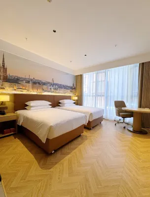 Fabuge Hotel (Wanruifu Plaza) Hotels near Baolinchan Temple