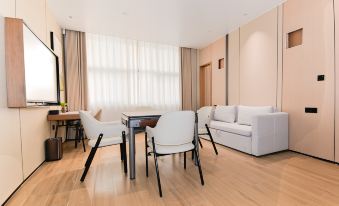 Lingbi Huangpu Hongtai Grand Hotel (Hongtai Auto City)